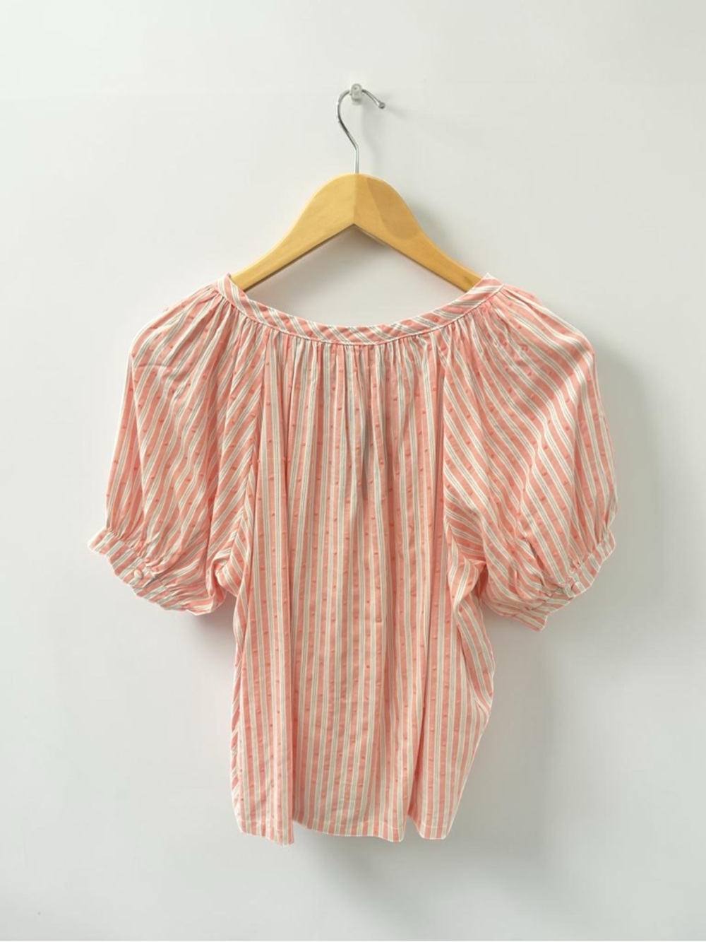 Gigio Coral Striped Puff-Sleeve Button-Front Blouse - Picture 2 of 3